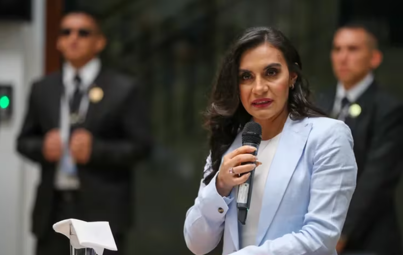 Sigue la disputa política con la vicepresidenta de Ecuador: solo tres personas podrán integrar su equipo en Israel