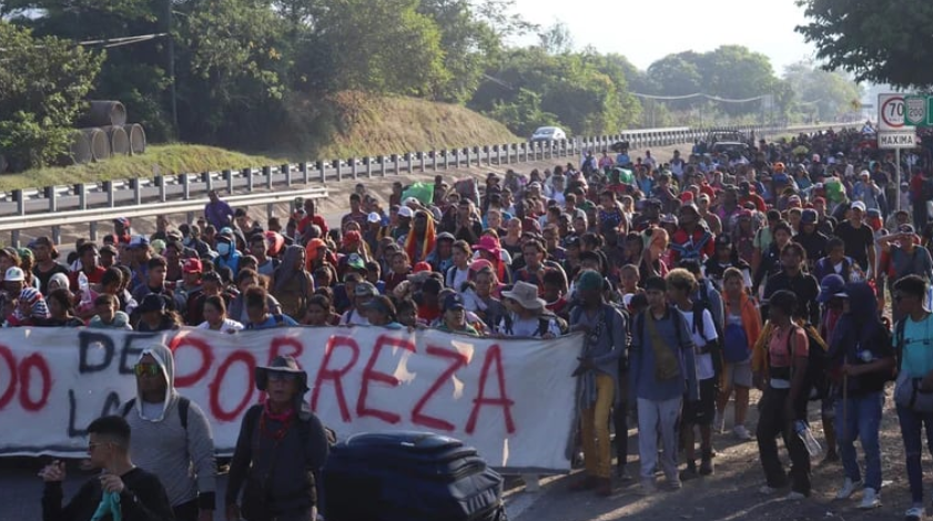 Una masiva caravana de migrantes avanza por México hacia Estados Unidos mientras se aguarda la reunión de Antony Blinken con López Obrador