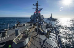 El Pentágono reveló que un buque de guerra estadounidense y varios barcos comerciales fueron atacados en el Mar Rojo