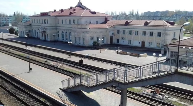 Rusia atacó una estación de tren repleta de civiles que huían de Kherson: al menos un muerto y cuatro heridos