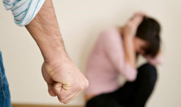 Casos de violencia doméstica aumentaron 50% en el último año: Casi 1400 reportes por mes
