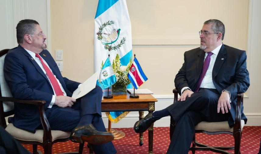 Presidente Rodrigo Chaves participó en toma de mando de Bernardo Arévalo en Guatemala