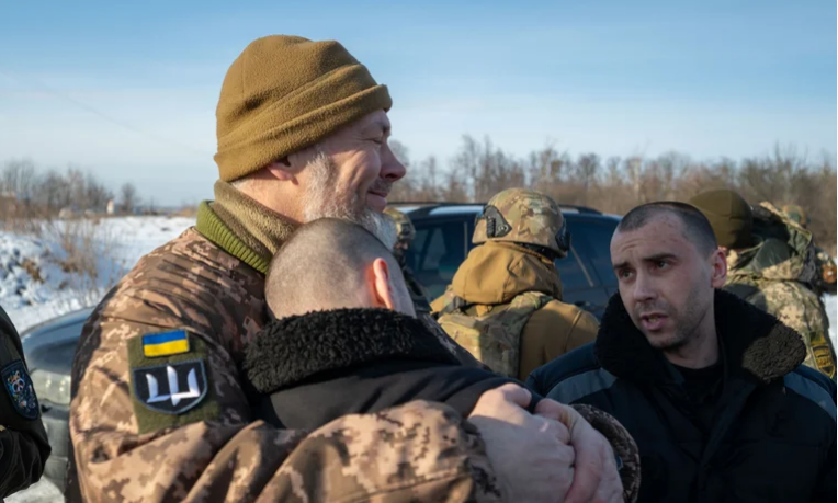 Rusia y Ucrania canjearon más de 400 prisioneros de guerra