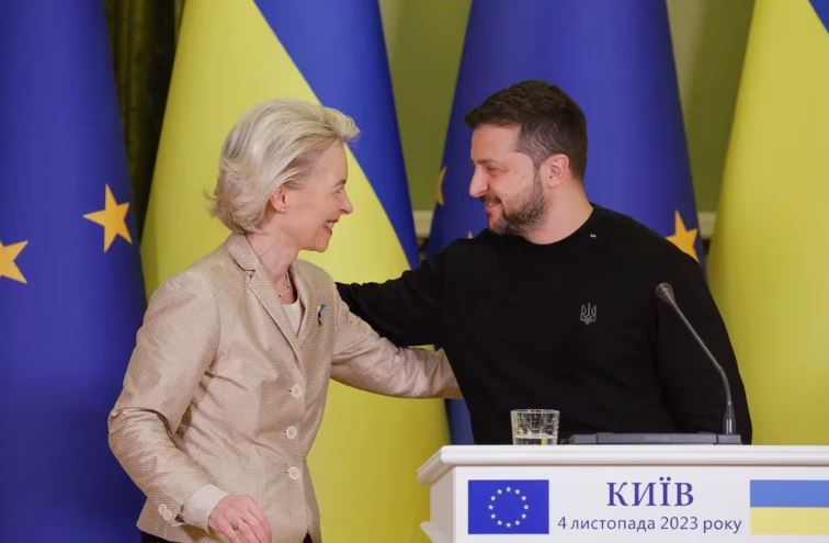 La Unión Europea acordó un paquete de ayuda a Ucrania de 54 mil millones de dólares para resistir la invasión de Rusia