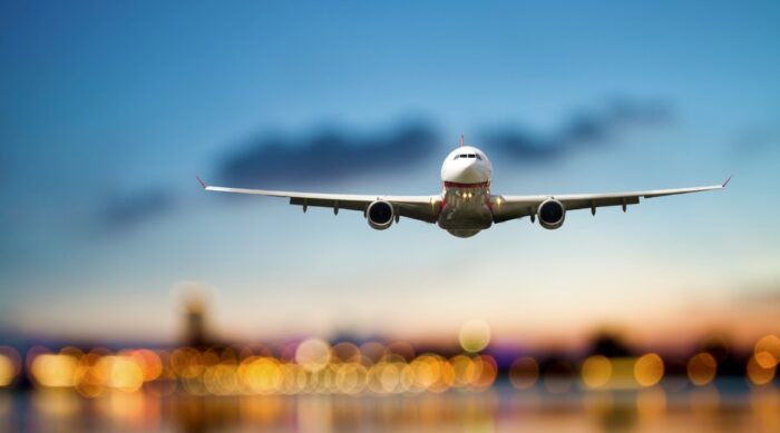 ¿Piensa viajar? Precio de boletos aéreos disminuyó casi 30% en un año