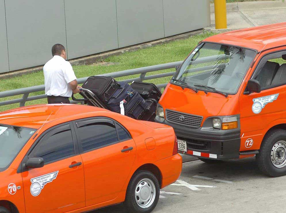 Tarifa ‘banderazo’ de taxis del Aeropuerto Juan Santamaría tendrán aumento de ¢15 a partir de este martes