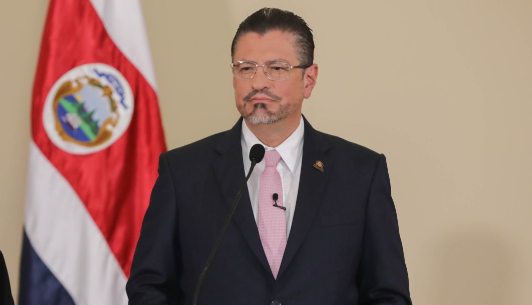 Presidente Chaves ve como un ‘error’ que se prohíba la explotación y exploración de petróleo y gas en el país