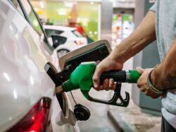 ARESEP inicia con trámite de leve rebaja en gasolinas y de aumento de ¢28 en el diésel