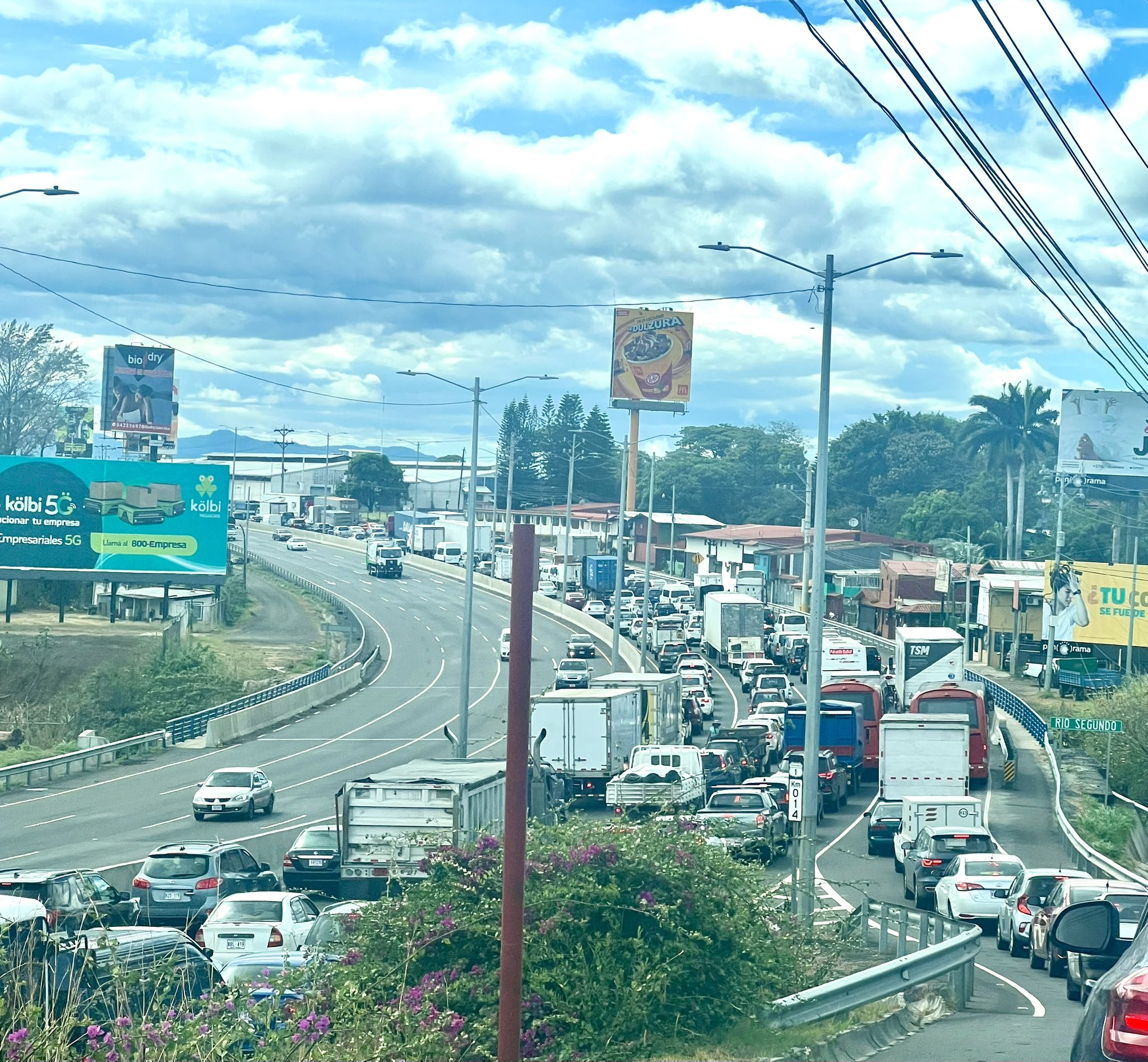 Alcalde electo de Alajuela propone suspender cobro de peaje en General Cañas ante congestionamiento vial