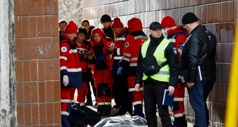Al menos tres muertos y diez heridos en un nuevo ataque masivo de Rusia a Ucrania