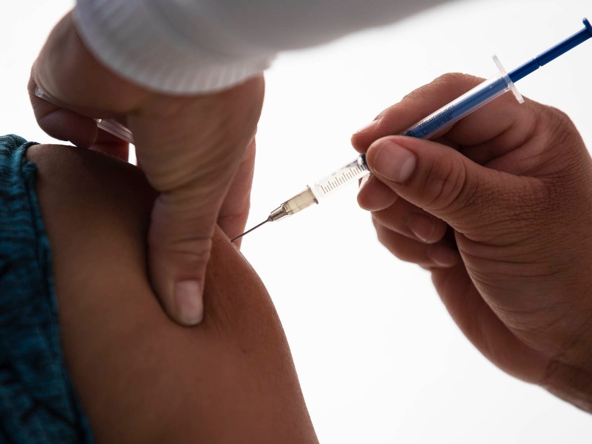 Salud: Cuarta y quinta dosis de vacuna contra el Covid-19 tienen alto rezago