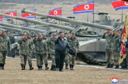 Kim Jong-un supervisó un nuevo simulacro bélico, condujo un tanque de combate y envió otra amenaza a Corea del Sur y Estados Unidos
