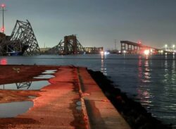Un barco impactó contra el puente Francis Scott Key que se desplomó en Baltimore: buscan al menos a siete desaparecidos en el agua