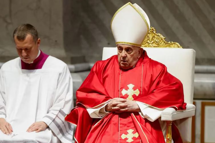 El papa Francisco celebra la Pasión del Señor en la Basílica de San Pedro