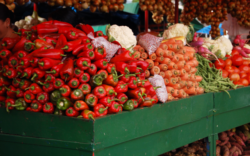 Chile dulce y plátano verde están más baratos en las Ferias del Agricultor esta semana