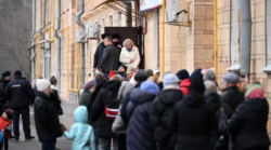 “Mediodía contra Putin”: los rusos homenajearon a Alexei Navalny en los centros de votación