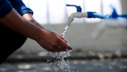 Daño a tubería principal provocó nueva suspensión del servicio de agua en Hatillo y Mata Redonda