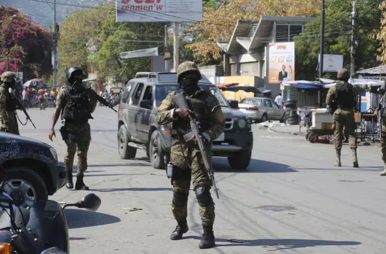 La Unión Europea retiró a todo su personal de Haití en medio de la violencia de las pandillas que piden la dimisión del primer ministro