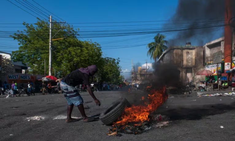 Estados Unidos evacuó a parte del personal de su embajada en Haití