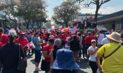 Sindicatos de educación protestan en San José por “incumplimientos en pagos” y piden soluciones al MEP