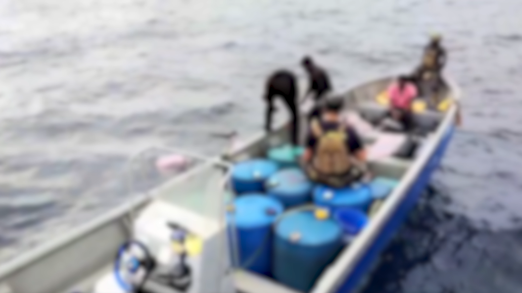 Guardacostas incautó una tonelada de droga en una embarcación en el Pacífico Sur