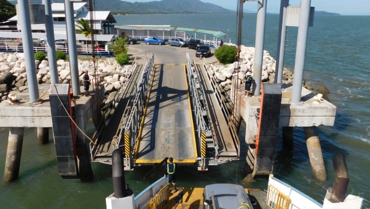 MOPT determinará en próximos días nivel de daño y tiempo de reparación en atracadero de ferry en Paquera