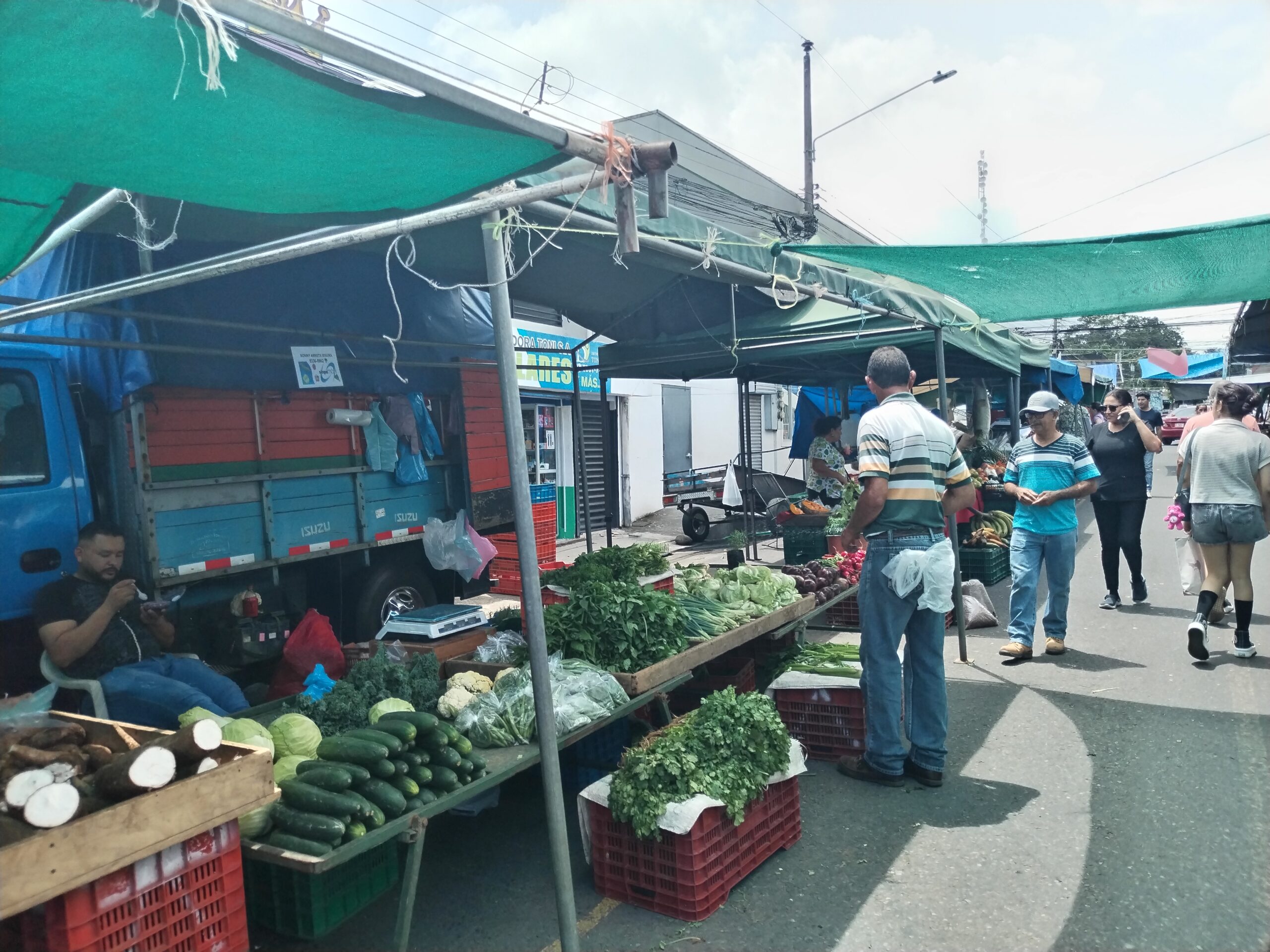 Tomate, zanahoria y papa blanca aumentaron de precio en las Ferias del Agricultor