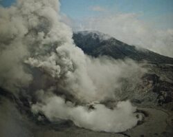 Cierran Parque Volcán Poás para visitación turística por incremento de actividad volcánica