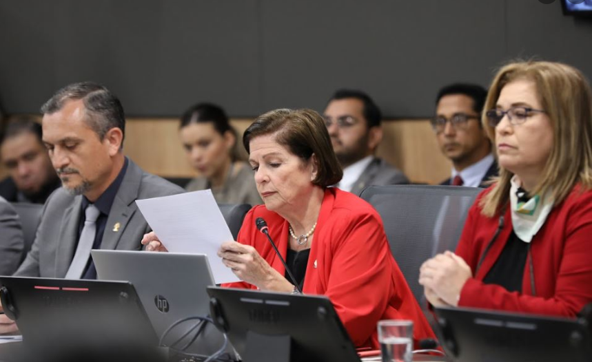 Pilar Cisneros resta importancia a exclusión del oficialismo en negociaciones del 1° de mayo