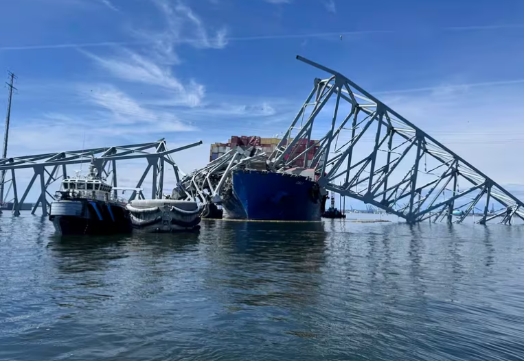 Abrieron un canal alternativo para el puerto de Baltimore tras el derrumbe del puente