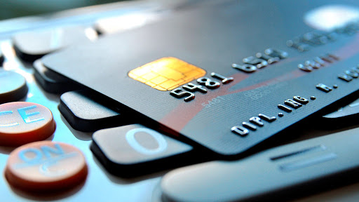 Reclamos por fraude y robo de tarjetas aumentaron un 45% el año pasado con respecto al 2022