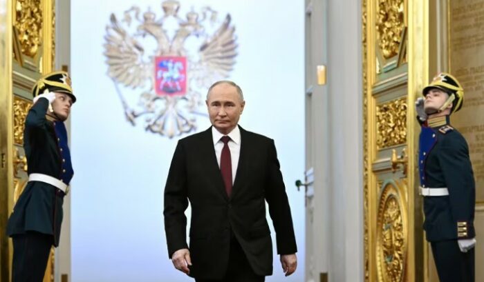 Vladimir Putin comenzó su quinto mandato como presidente con control totalitario sobre Rusia