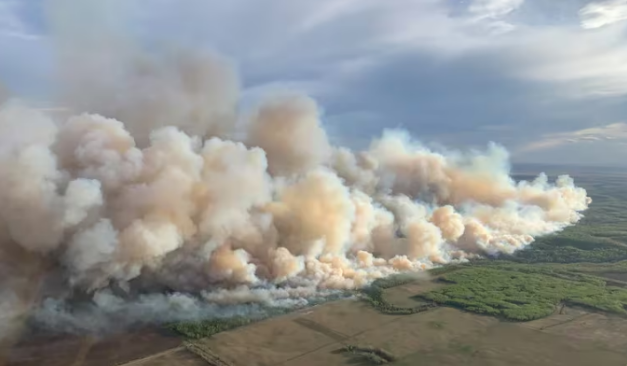 Alerta en Canadá: nuevos incendios provocaron miles de evacuaciones en Columbia Británica