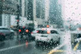 MOPT pide a conductores tomar mayores distancias al manejar con lluvia: Autos podrían frenar más lento